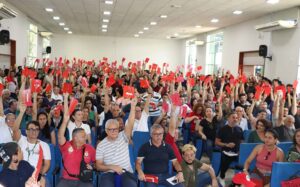 Docentes da Ufam rejeitam deflagração de greve