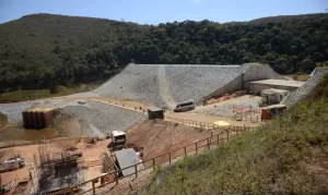 Vale elimina barragem que tirou quase 300 pessoas de distrito em Minas