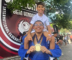 Aluno do Jovens Embaixadores ganha campeonato mundial da CBJJE disputado em São Paulo